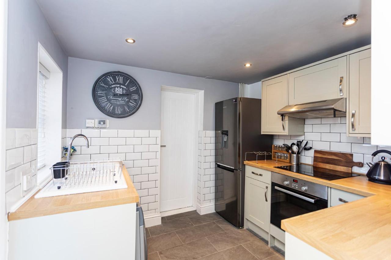 Modern 3 Bed, Heart Of Ashley Cross, 5 Mins To Sandbanks Poole Exterior photo